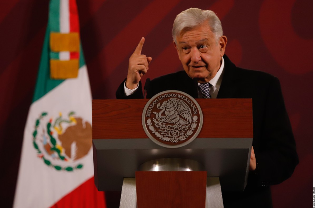 AMLO anuncia que México impugnará la ley SB4 de Texas y califica a Abbott de “señor de malas entrañas”