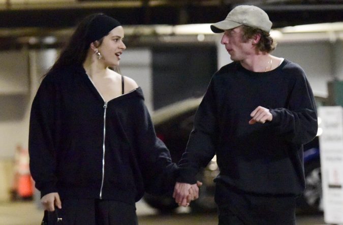 Rosalía y Jeremy Allen White en Los Ángeles.