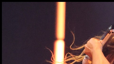 Shakira, Karol G y Peso Pluma, artistas latinos.