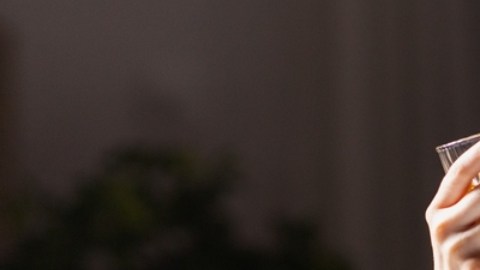 Beber menos alcohol reduce el riesgo de padecer cáncer: informe