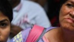 Manifestantes se congregaron el 20 de octubre frente a la sede del CNE en Caracas para expresar su apoyo al referendo.