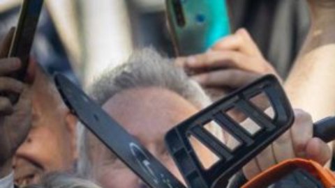 Milei prometió un recorte drástico del gasto público pero su “plan motosierra” ha generado muchas polémicas.