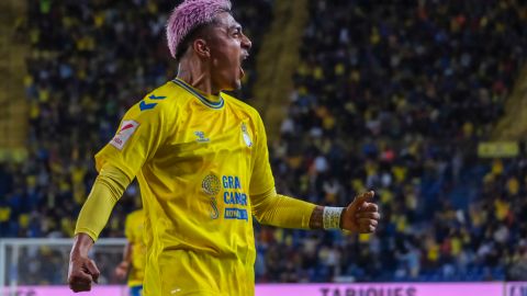 El defensa mexicano de Las Palmas Julián Araujo celebra su gol durante un encuentro correspondiente a la decimoquinta jornada de LaLiga disputado ante el Getafe en el Estadio Gran Canaria.