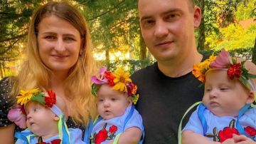 Hanna, Andriy y sus tres hijas, que nacieron cuando las tropas rusas invadieron Ucrania en 2022.