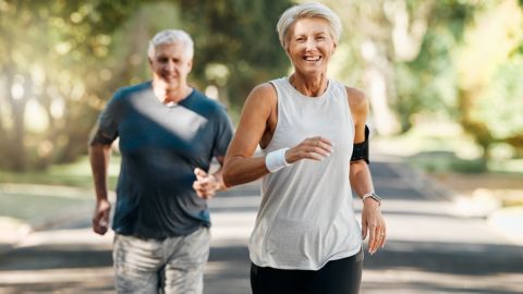 Qué es el "envejecimiento activo" y cómo puede proteger la salud cerebral