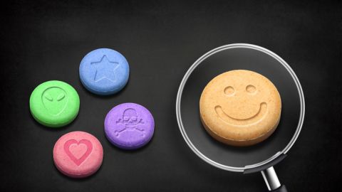 La FDA revisa si aprobará un comoponente del éxtasis como tratamiento de estrés postraumático
