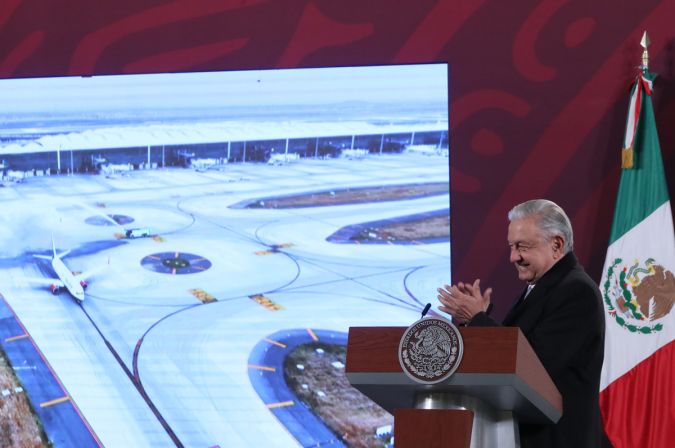 La histórica aerolínea Mexicana de Aviación retoma el vuelo ahora en manos del Ejército