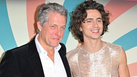 Hugh Grant y Timothée Chalamet