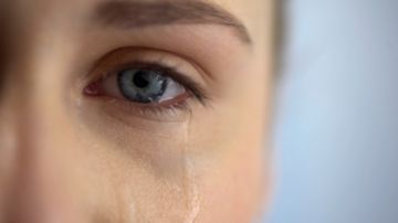 El olor de las lágrimas femeninas puede evitar la agresión masculina: esto dice una investigación