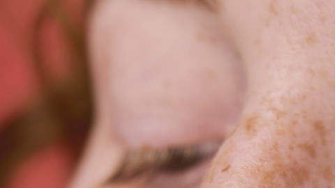 Esto es lo que quiere decir la piel de las personas con pecas