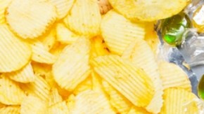 Adultos estadounidenses consumen en snacks el equivalente a una comida: estudio