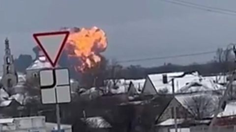 El avión fue visto caer cerca del pueblo de Yablonovo, en la región de Belgorod.