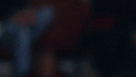 El mediocampista español Isco dominando un balón en la mitad del campo durante la victoria del Betis en Son Moix.