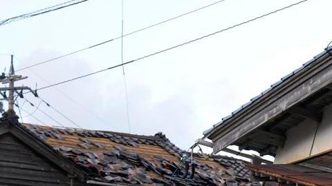 Sube a 48 los muertos en Japón tras el terremoto de 7.6 grados