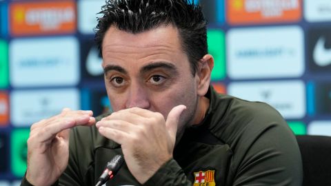 GRAFCAT8806. SANT JOAN DESPÍ (BARCELONA) (ESPAÑA), 26/01/2024.- El técnico del FC Barcelona, Xavi Hernández, durante la rueda de prensa que ha ofrecido tras el entrenamiento que ha realizado la plantilla barcelonista en la Ciudad Deportiva Joan Gamper para preparar su próximo partido de liga que disputarán mañana en el Estadio Olímpico Lluís Companys ante el Villareal CF.EFE/ Alejandro García