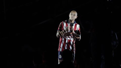 Javier "Chicharito" Hernández durante la ceremonia de su presentación en el estadio Akron, casa de las Chivas de Guadalajara.