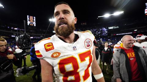 Baltimore (United States), 28/01/2024.- Kansas City Chiefs tight end Travis Kelce on the field after the Chiefs defeated the Baltimore Ravens during the AFC conference championship game between the Baltimore Ravens and the Kansas City Chiefs in Baltimore, Maryland, USA, 28 January 2024. The AFC conference championship Kansas City Chiefs will face the winner of the NFC conference championship game between the San Francisco 49ers and the Detroit Lions to advance to the Super Bowl LVIII in Las Vegas, Nevada, on 11 February 2024. EFE/EPA/SHAWN THEW