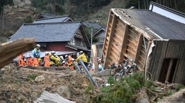 Miles siguen evacuados a tres semanas del terremoto de Japón