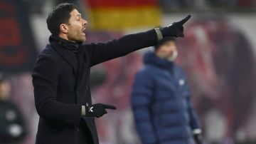 Leipzig (Germany), 20/01/2024.- Leverkusen's head coach Xabi Alonso reacts during the German Bundesliga soccer match between RB Leipzig and Bayer 04 Leverkusen in Leipzig, Germany, 20 January 2024. (Alemania) EFE/EPA/FILIP SINGER CONDITIONS - ATTENTION: The DFL regulations prohibit any use of photographs as image sequences and/or quasi-video.