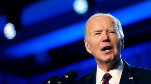 Biden recordó el aniversario del Holocausto y advirtió sobre el alza del antisemitismo.