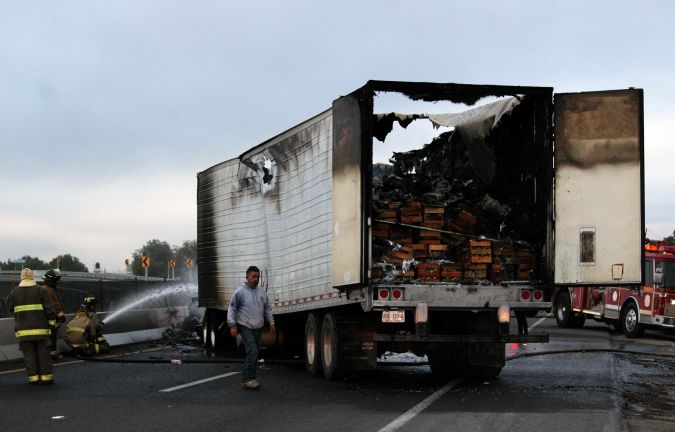 Detención de tres criminales deja un muerto, bloqueos y automóviles incendiados en México