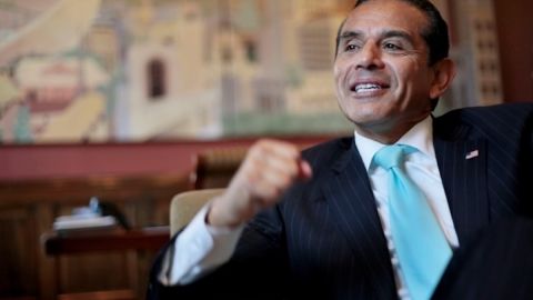 El exalcalde Antonio Villaraigosa no participa en el debate de aspirantes a gobernador de California. (Archivo/La Opinión)