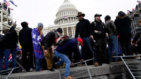 La violencia política va más allá de lo que pasó el 6 enero del 2021 en el Capitolio.