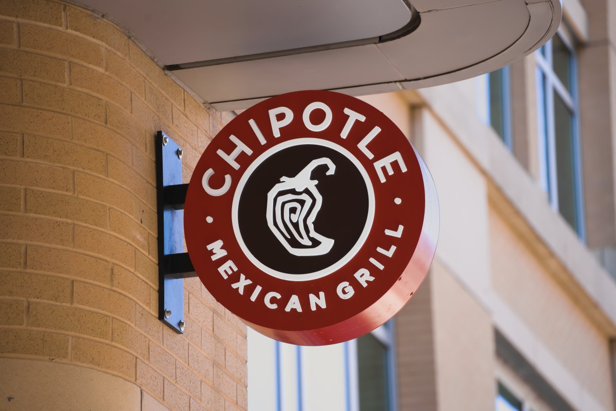 Chipotle contratará a 19 mil personas para la "Burrito Season" La Opinión