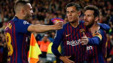 Lionel Messi celebrando con Philippe Coutinho y Jordi Alba durante su paso por el FC Barcelona, una imagen que podría repetirse en el Inter Miami.
