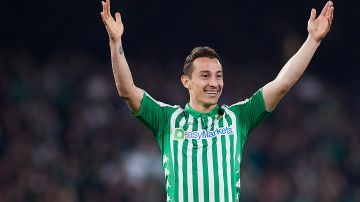 SEVILLE, SPAIN - FEBRUARY 21: Andres Guardado of Real Betis reacts during the Liga match between Real Betis Balompie and RCD Mallorca at Estadio Benito Villamarin on February 21, 2020 in Seville, Spain. (Photo by Fran Santiago/Getty Images)