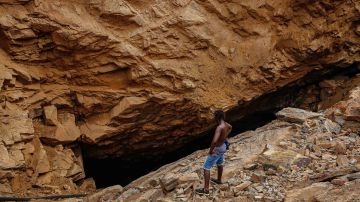 Colapso de una mina de oro en África deja más de 70 muertos