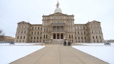 El Capitolio de Michigan fue uno de los que recibieron amenazas de bombas.