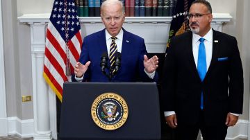 En agosto del 2022 el presidente Biden impulsó un amplio plan de perdón de deudas estudiantiles, pero fue bloqueado por la Corte Suprema.