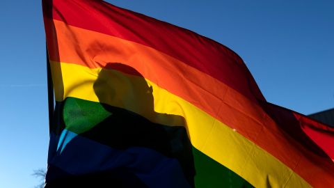 Tirador que mató a 5 personas en club LGBTQ de Colorado enfrenta nuevos delitos por crímenes de odio