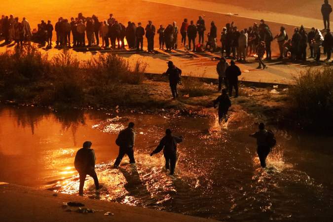 EE.UU. confirmó la muerte de 3 migrantes después de que Texas bloqueó el acceso de la CBP a la frontera