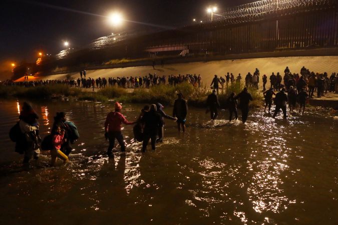Una mujer y dos niños murieron en el río Grande después de que se le impidió al CBP intervenir