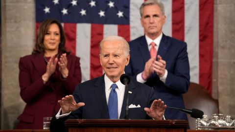 El presidente Joe Biden pronuncia el discurso sobre el estado de la Unión en una sesión conjunta del Congreso el 7 de febrero de 2023.