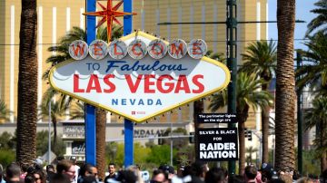 Detenerse en el famoso Strip de Las Vegas ahora podría llevarte a una multa de 1,000 dólares o la cárcel