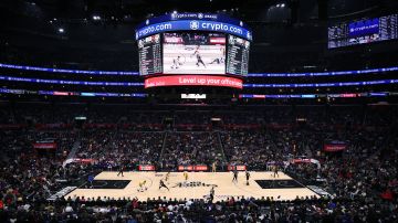 LOS ANGELES, CALIFORNIA - NOVEMBER 09: General view of the court during a 114-101 LA Clippers win over the Los Angeles Lakers at Crypto.com Arena on November 09, 2022 in Los Angeles, California. NOTE TO USER: User expressly acknowledges and agrees that, by downloading and or using this Photograph, User is consenting to the terms and conditions of the Getty Images License Agreement. Mandatory Copyright Notice: Copyright 2022 NBAE. (Photo by Harry How/Getty Images)