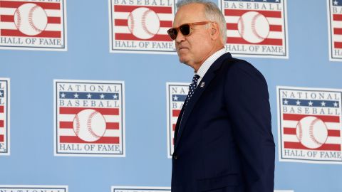 Ryne Sandberg se apoya en su familia para superar el cáncer.