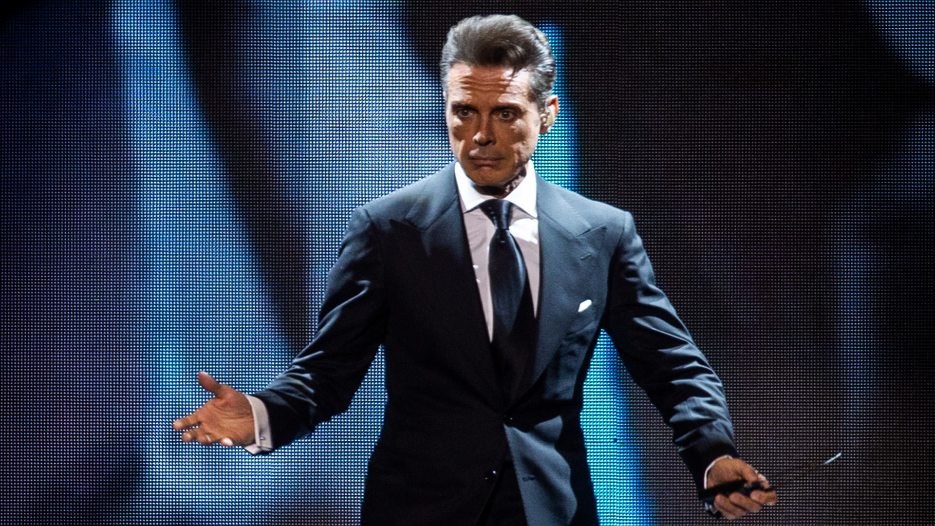 Chart Scene: Luis Miguel World Tour Jumps To No. 1 On LIVE75 - Pollstar News