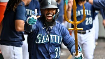 SEATTLE, WASHINGTON - AUGUST 30: Teoscar Hernandez #35 of the Seattle Mariners celebrates with teammates after hitting a three-run home run during the third inning against the Oakland Athletics at T-Mobile Park on August 30, 2023 in Seattle, Washington. (Photo by Alika Jenner/Getty Images)