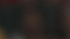 Julián Araujo disputa un balón con Jude Bellingham del Real Madrid.