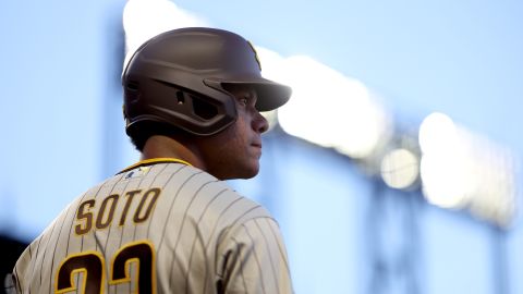 SAN FRANCISCO, CALIFORNIA - SEPTEMBER 25: Juan Soto #22 of the San Diego Padres waits to bat against the San Francisco Giants in the first inning at Oracle Park on September 25, 2023 in San Francisco, California. (Photo by Ezra Shaw/Getty Images)