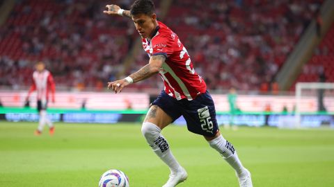 El jugador Cristian Calderón se presentó a las instalaciones del equipo del América para realizarse unas pruebas médicas.