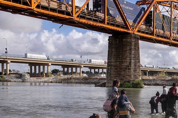 Legisladores de EE.UU. viajan a México en busca de acciones para detener la migración ilegal