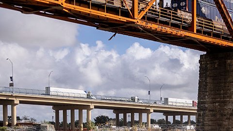 Legisladores de EE.UU. viajan a México en busca de acciones para detener la migración ilegal