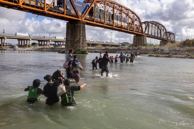 Legisladores de EE.UU. viajan a México en busca de acciones para detener la migración ilegal