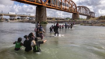 Legisladores de EE.UU. viajan a México en busca de acciones para detener la migración ilegal