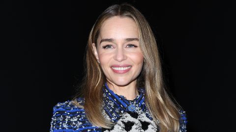 Emilia y Jennifer Clarke son la primera pareja madre e hija en recibir el mismo premio en la misma lista de honores.